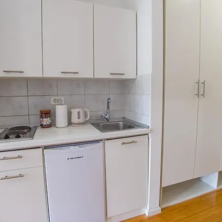 Sun Apartment *