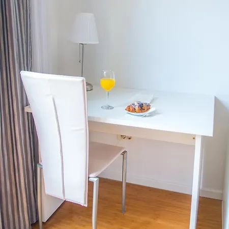 Sun Apartment *